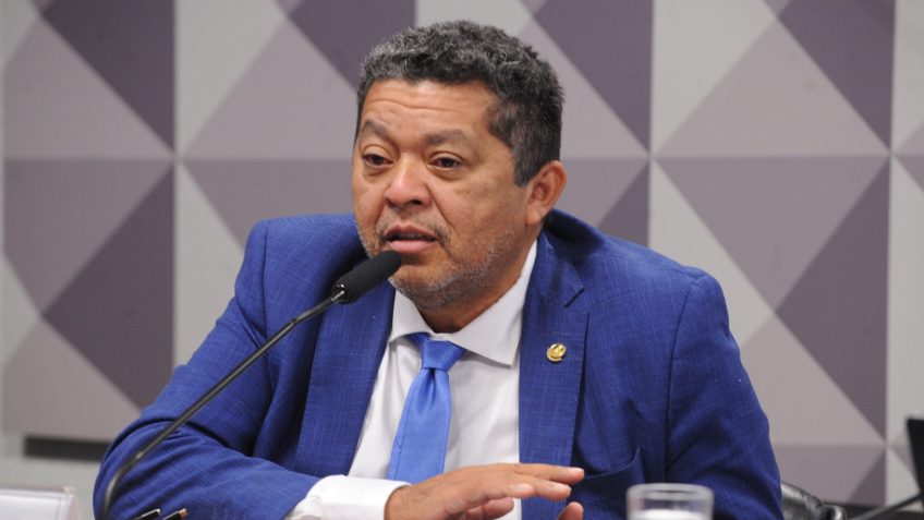 PT estuda senador Beto Faro para liderança do partido no Senado