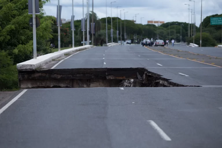 Eixão: após 8 anos, TCDF livra gestores de multa por queda de viaduto
