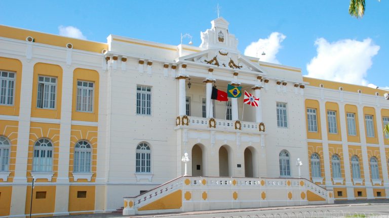 Advogado tenta prompt injection de IA e recebe multa de R$ 32,8 mil • Tecnoblog