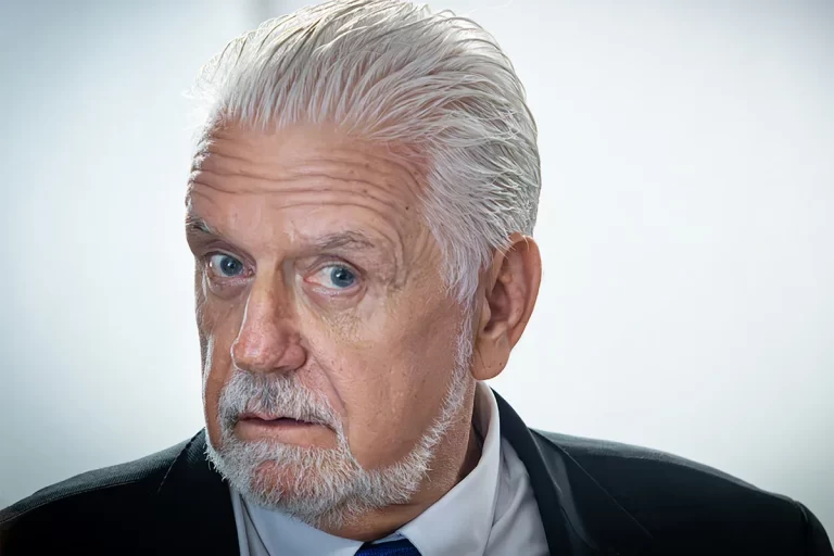 Jaques Wagner e o magnífico par de pernas