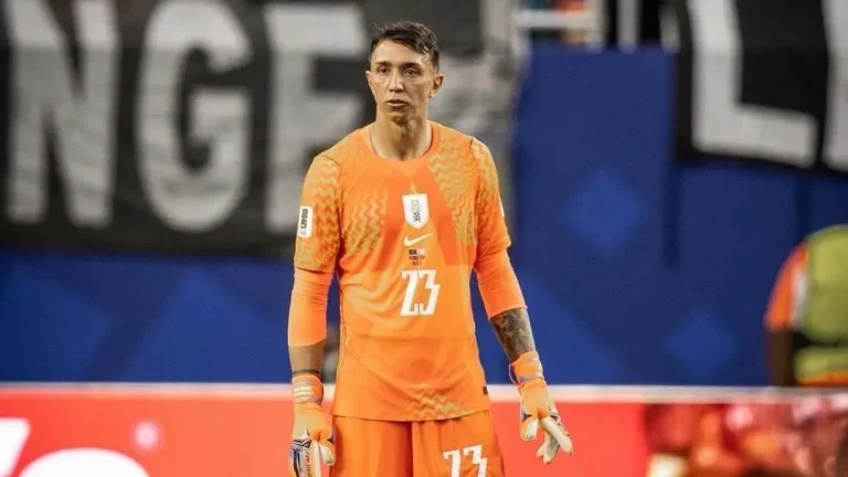 "Nunca sofri tanto": Muslera desabafa após falhas na Copa do Mundo 2026 | CNN Brasil