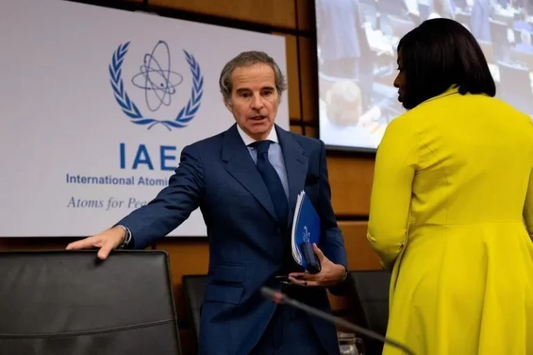 Chefe da agência nuclear da ONU se reúne com chanceler da Suíça | CNN Brasil