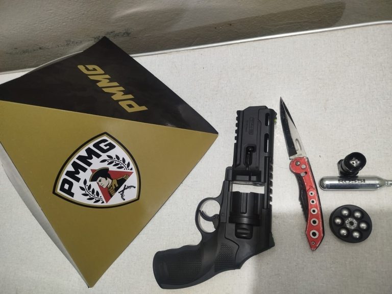 Homem é preso com réplica de arma e canivete após ameaçar vizinha em Montes Claros | G1