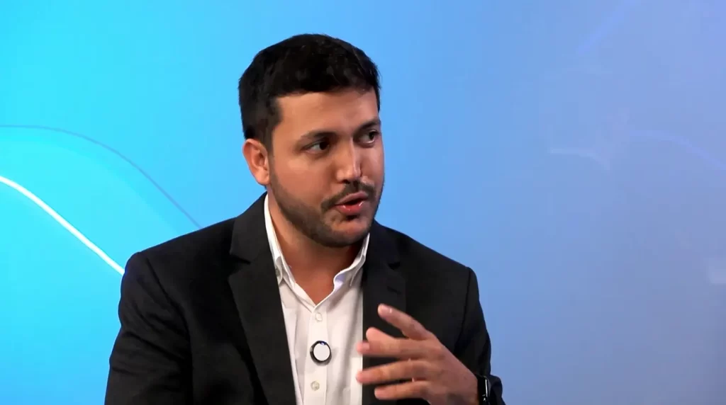 Bolsonarismo pretende repetir estratégia do PT que elegeu Lula em 2022, diz analista