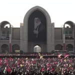 Milhares de iranianos comparecem ao funeral do líder supremo Ali Khamenei | CNN Brasil