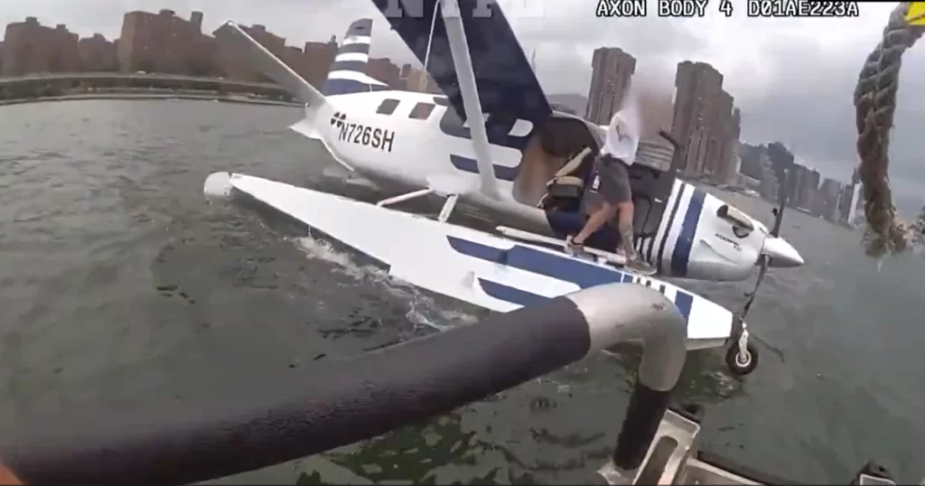 Avião de pequeno porte faz pouso forçado em rio de Nova York; Veja resgate | CNN Brasil