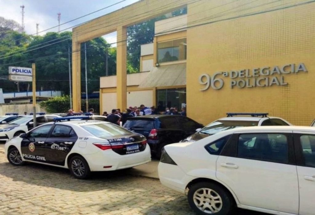 Homem com mandado por tráfico de drogas é preso em Miguel Pereira | G1