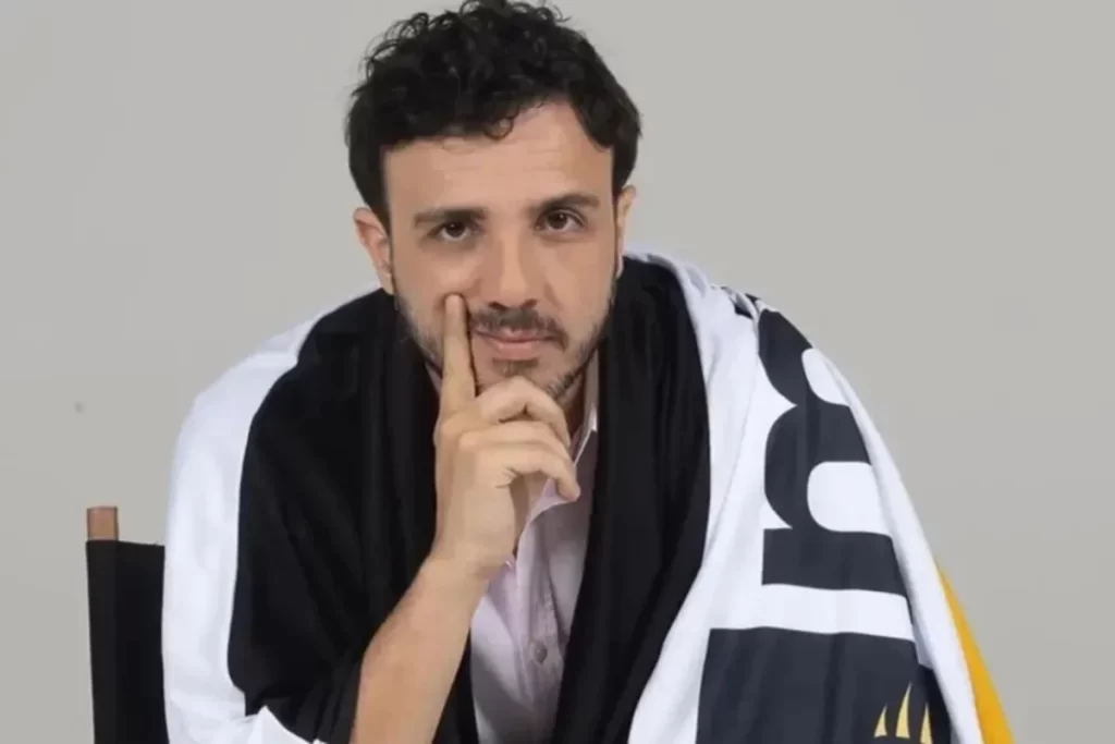 Renan Santos chama Flávio de "criminoso" e não entende candidatura