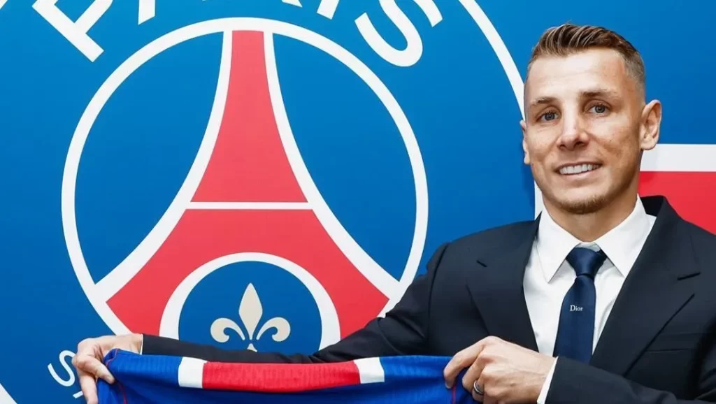 PSG anuncia contratação do lateral-esquerdo Lucas Digne | CNN Brasil