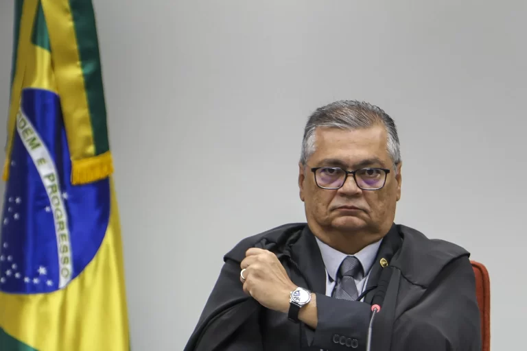 Dino determina anulação de emendas indicadas por presidentes de siglas