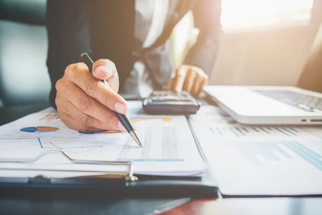 Emitiu nota fiscal sem IBS e CBS? Veja os riscos e como corrigir