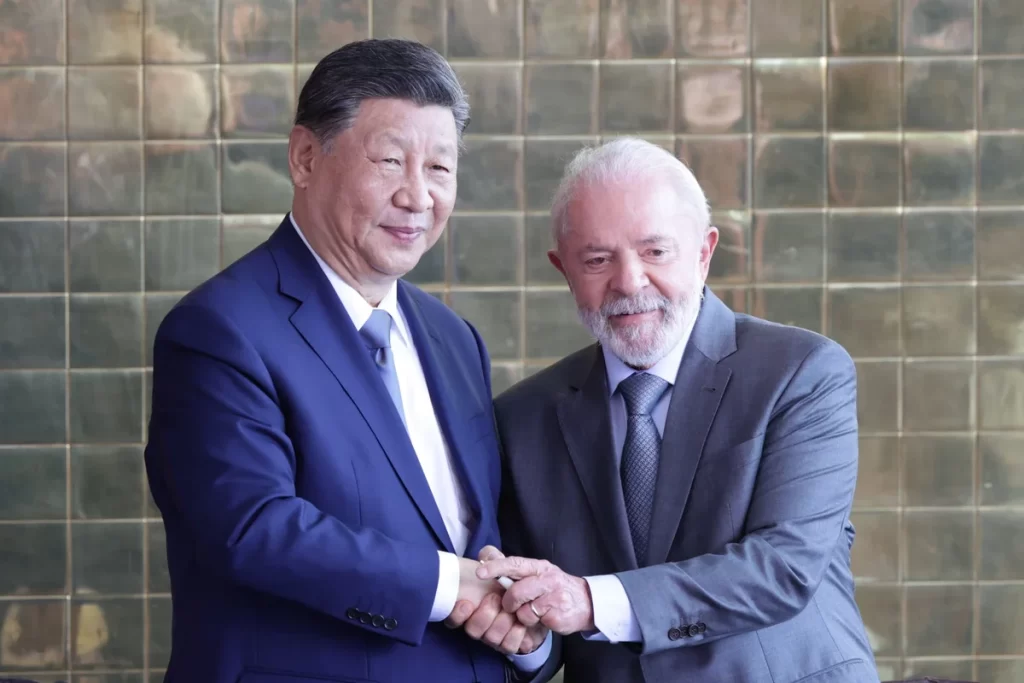 Tarifaço: China pede para entrar em ação do Brasil contra EUA na OMC