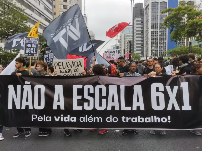 Setores de comércio, serviços e turismo lançam campanha para adiar votação da 6x1