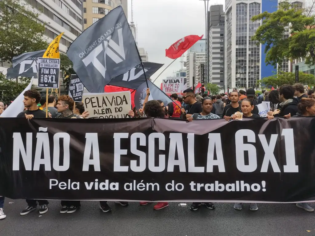 Setores de comércio, serviços e turismo lançam campanha para adiar votação da 6x1