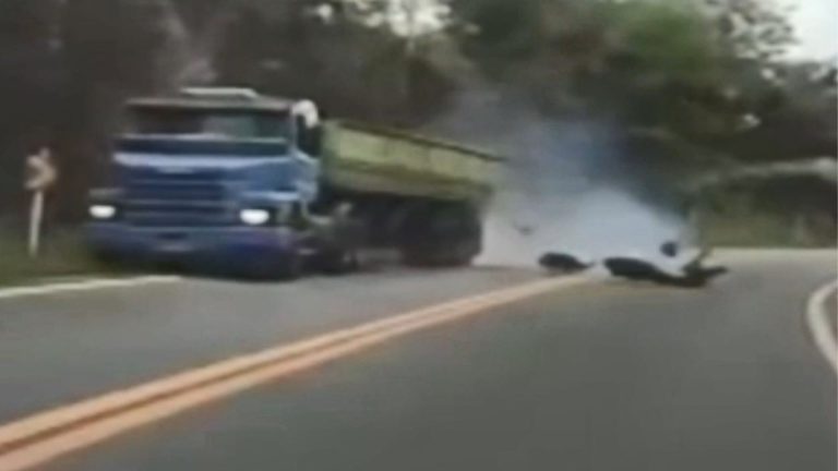 Motociclista morre após invadir contramão e atingir carreta no ES | G1