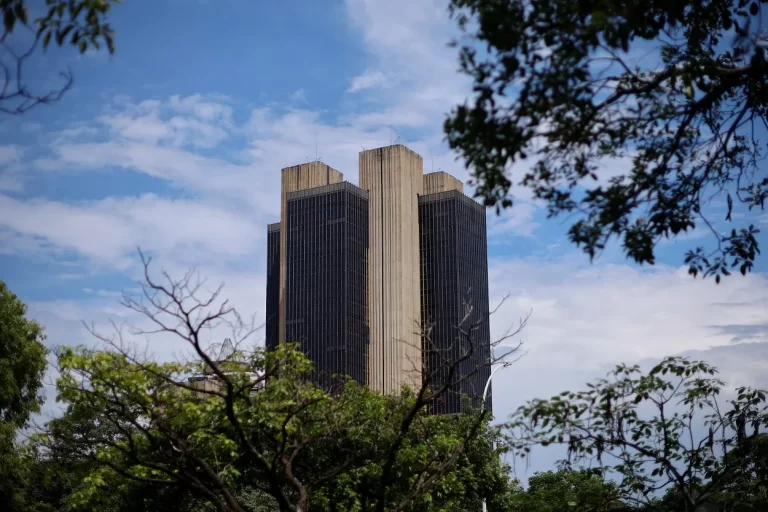 Focus, pesquisa eleitoral, falas do Fed e mais destaques desta segunda-feira