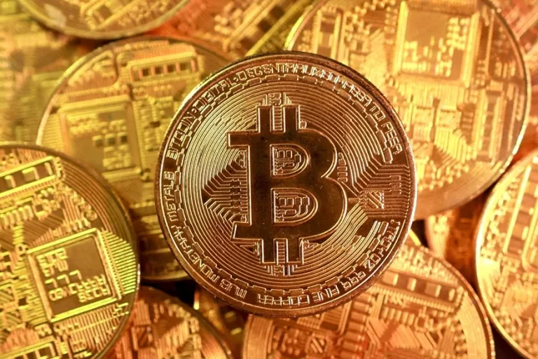 Bitcoin volta a US$ 80 mil e renova máxima desde maio; o que aconteceu?