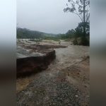 Estrada cede após temporal e abre cratera em Itapetininga | G1