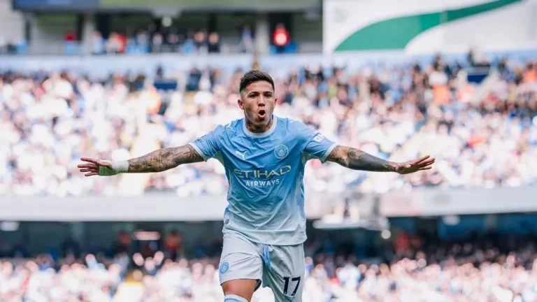 Manchester City vence Sunderland em jogo de oito gols e segue 100% | CNN Brasil
