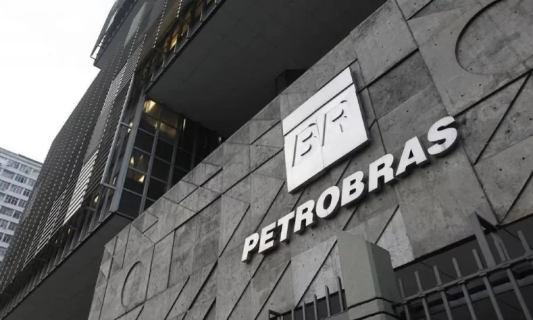 Petrobras tem dez blocos com a ExxonMobill à espera de licença, diz diretora