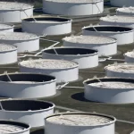 Petróleo fecha quase estável com alta de exportações e riscos no Oriente Médio