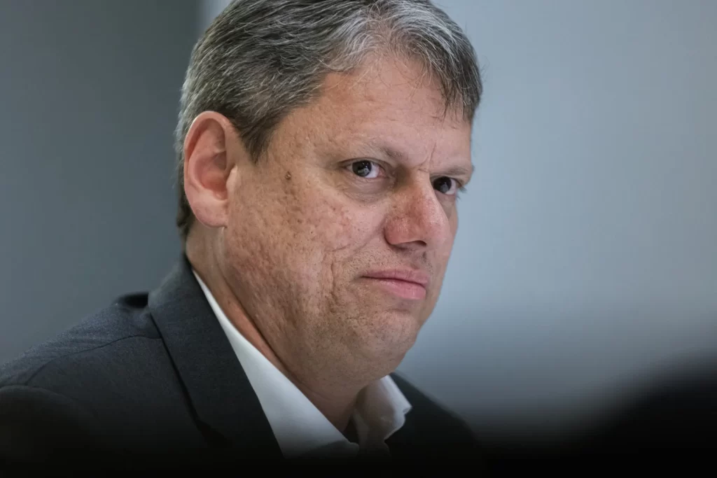 Tarcísio, sobre Flávio mudar Constituição: 'existem algumas mudanças necessárias'