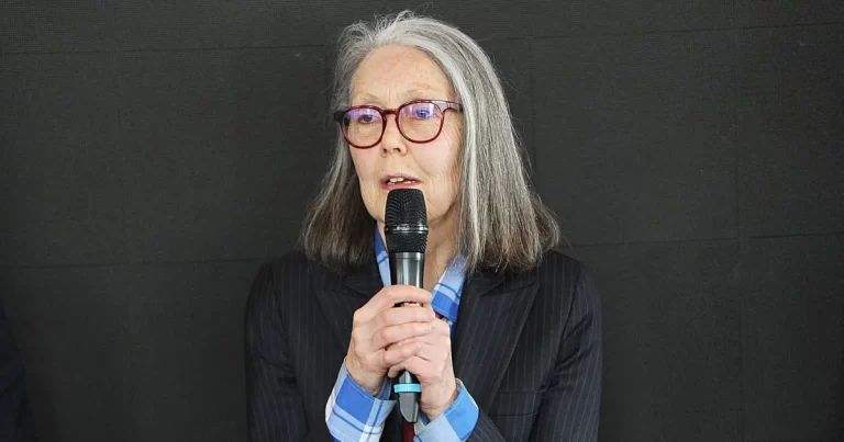Anne Carson reage ao Prêmio Nobel de Literatura 2026; veja momento | CNN Brasil