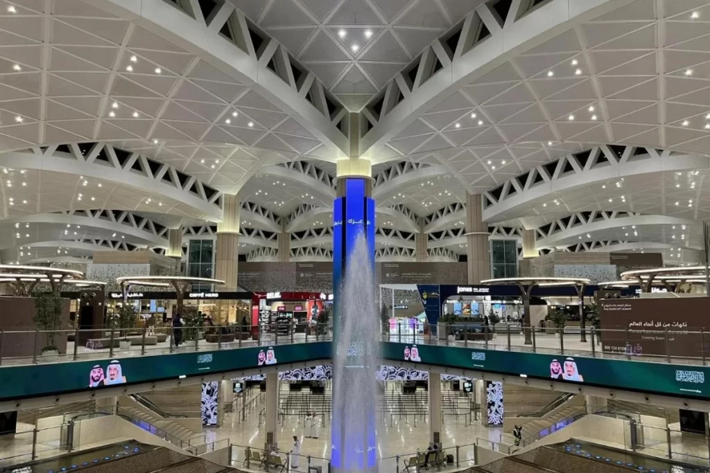 Aeroporto na Arábia Saudita é alvo de novo ataque neste domingo (11/10)