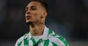 Antony tem casa roubada durante jogo do Betis na Champions: "Frustração" | CNN Brasil