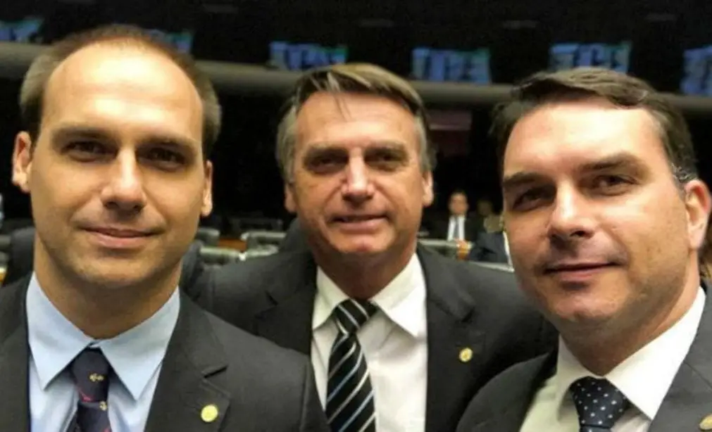 Se eleito, Flávio poderia anistiar Jair e Eduardo Bolsonaro, condenados pelo STF?