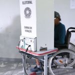 Eleitores com deficiência podem solicitar transporte gratuito | G1