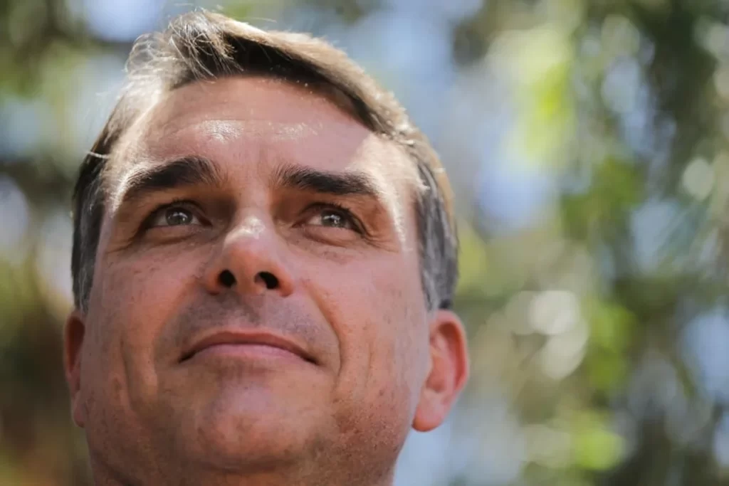 Republicanos oficializa apoio a Flávio Bolsonaro no 2º turno
