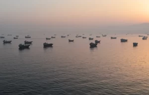 Petróleo brent sobe a US$ 116 e bate máxima desde abril com reescalada entre EUA-Irã