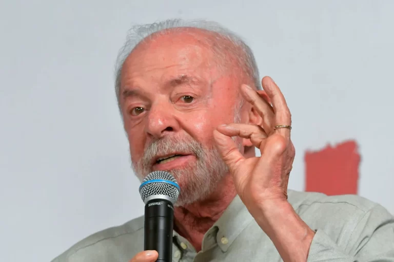 "Quem é quem": Lula testa bancada de Flávio com a escala 6x1
